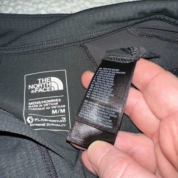 North Face Men’s Charcoal Black Quarter Zip Size Medium NWOT - Picture 6 of 10